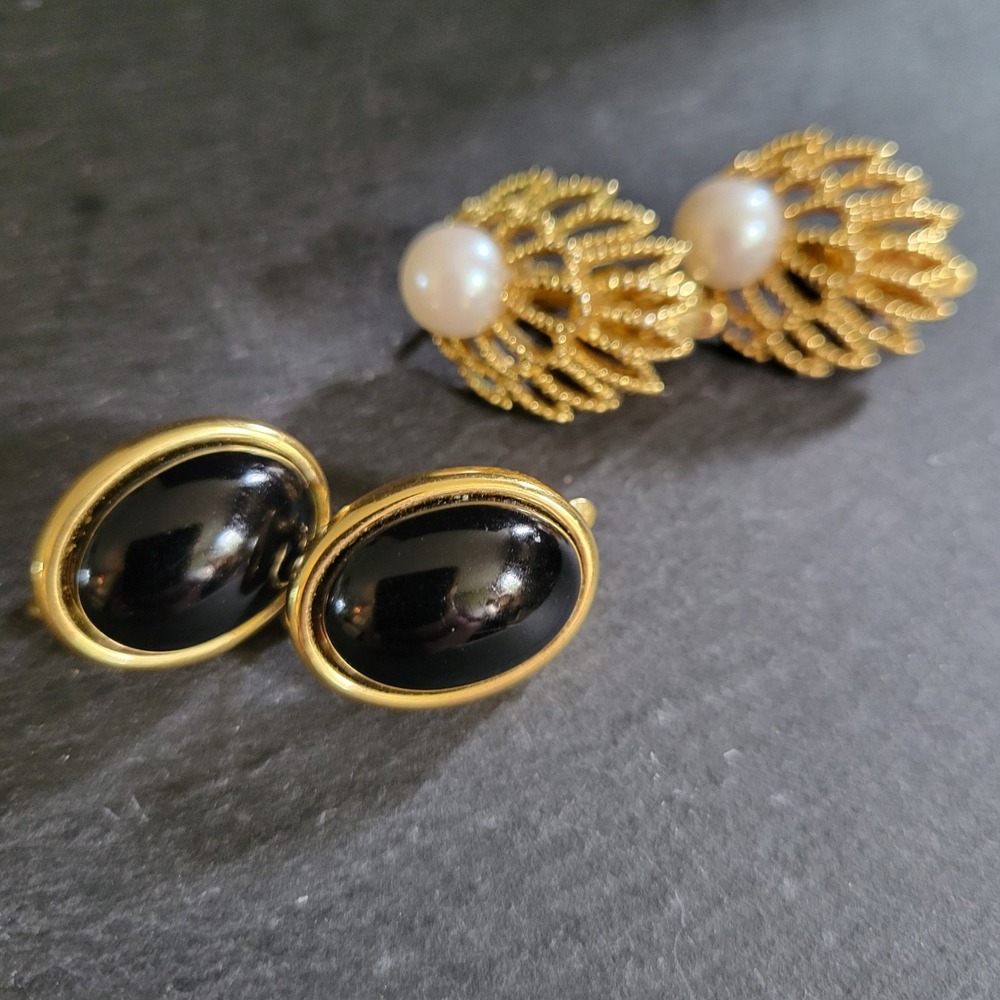 Trifari Vintage Earrings Lot 2 Pair Black Gold Pearl Clip On‎ Small Classic 60s